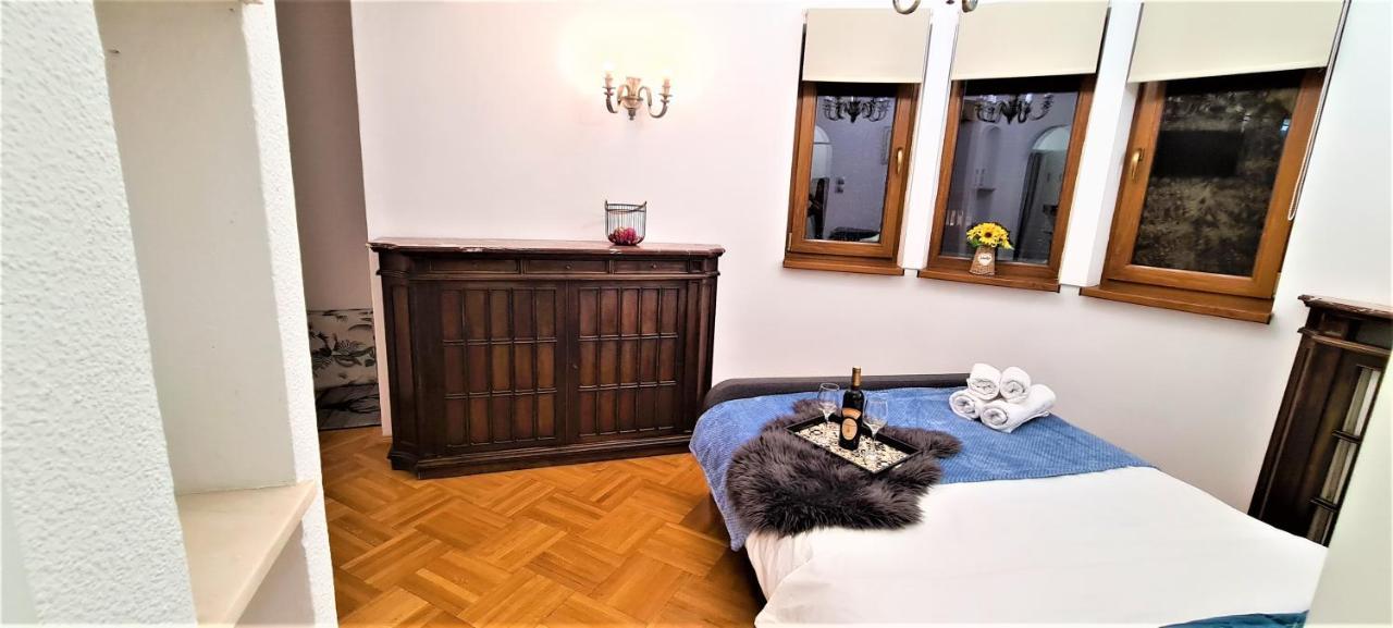 Central Arghezi University Square Apartment Bucharest Exterior photo